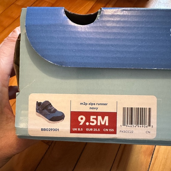 Stride Rite toddler shoes 9.5 - Picture 2 of 4